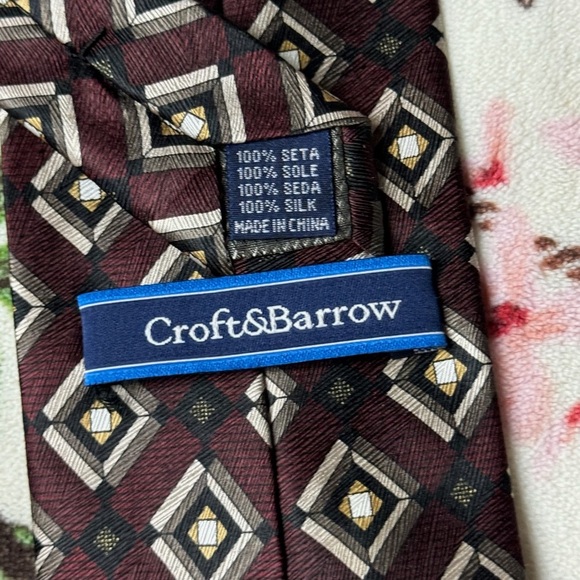 Croft & Barrow Diamond Pattern Tie - Burgundy and Cream - Picture 2 of 4